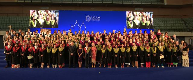 Las nuevas promociones de la Facultad de Farmacia y Nutrición de la UCAM se gradúan en el Palacio de los Deportes
