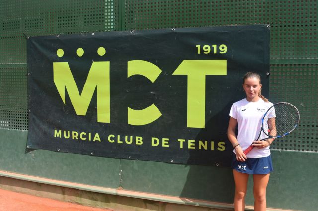 Ariana Geerlings, del Murcia Club de Tenis 1919, inicia el Campeonato de Europa sub 14 con paso firme