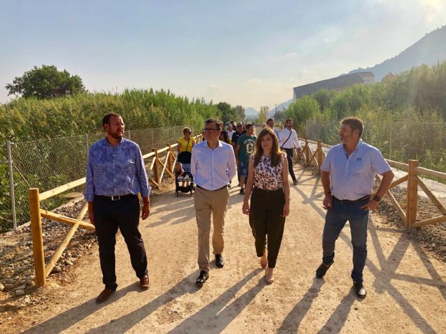 El Ayuntamiento mima los más de 2.000 árboles de 25 especies distintas de la Vía Verde