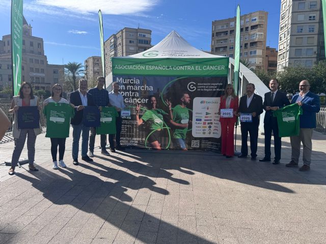 Murcia se vuelca con la investigación oncológica en la X Marcha Solidaria contra el Cáncer