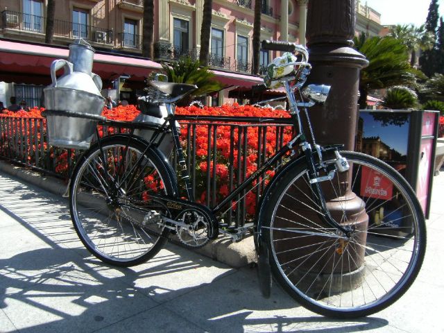 La Peña de los Lecheros, una de las indispensables en el Bando de Huerta, recorre este sábado el centro de la ciudad en el aniversario de su fundación