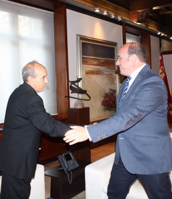 Pedro Antonio Sánchez se reúne con representantes del IES Alfonso X 'El Sabio' de Murcia