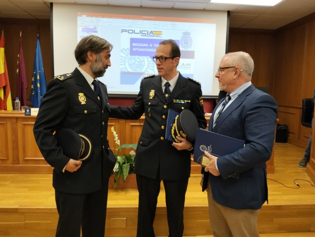 La Policía Nacional explica a los alumnos de Criminología de la UCAM su labor ante los nuevos delitos