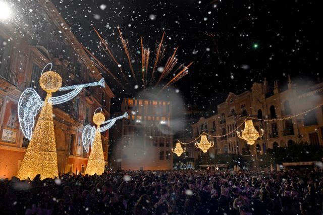 Ballesta: 'En Murcia se vive una Navidad única, cercana y humana'