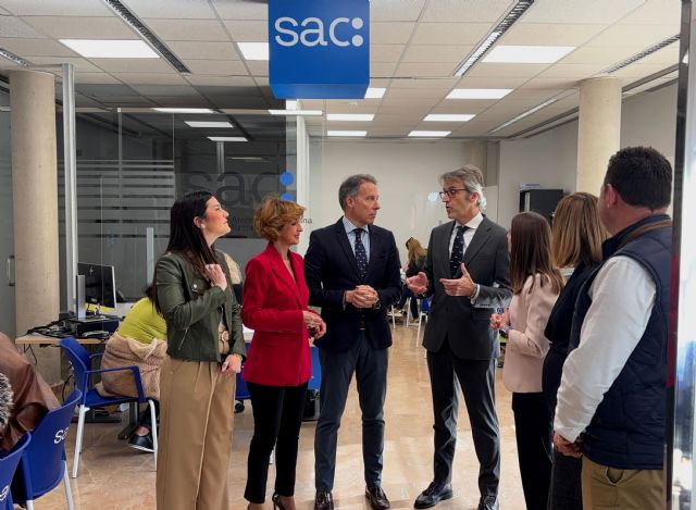 La oficina de atención ciudadana de Lorca cuenta ya con tabletas de firma biométrica y amplía el servicio de traducción a 30 idiomas