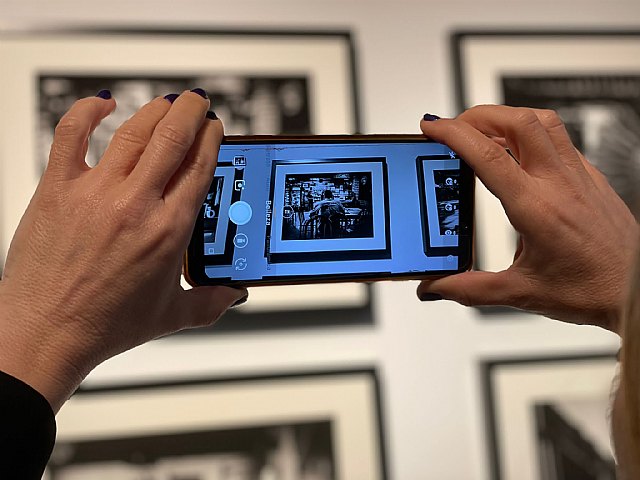 Llega a Los Molinos del Río ‘California IsLand’ de José Miguel Cerezo