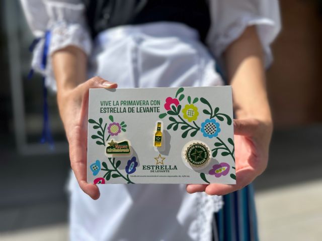 Estrella de Levante lanza una edición limitada de pines con motivo de las Fiestas de Primavera