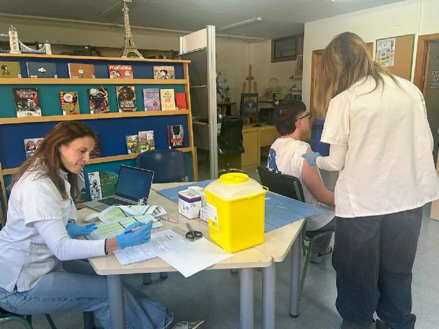 Comienza la vacunación en los institutos frente al virus del papiloma humano a los chicos nacidos en 2008 y 2010