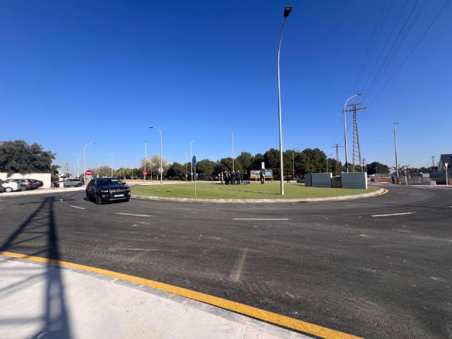 El Polígono Industrial Oeste estrena una rotonda que hace el tráfico más seguro y ágil