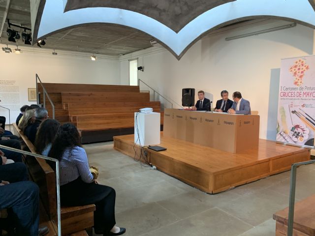 La Federación de Peñas Huertanas organiza el Certamen de Pintura 'Las cruces de Mayo en Murcia'