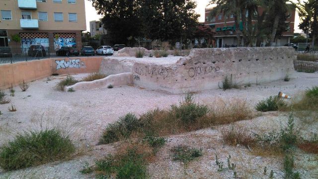 Huermur denuncia en la Guardia Civil el 'caos' de la torre medieval de Zarandona