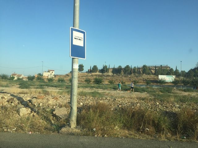 El PSOE exige paradas de autobús 'en condiciones' para que los usuarios se sientan cómodos y seguros también en las pedanías