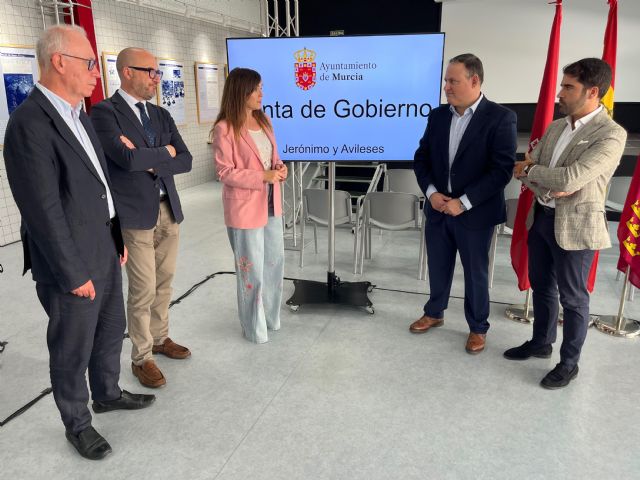 El Ayuntamiento renueva el asfalto en Senda de los Garres tras mejorar la red de saneamiento con una inversión total de más de 572.000&euro;