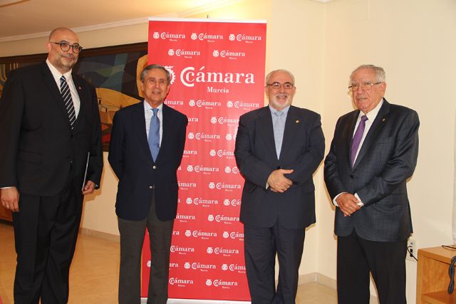 Derecho de la UCAM promoverá el arbitraje entre sus estudiantes