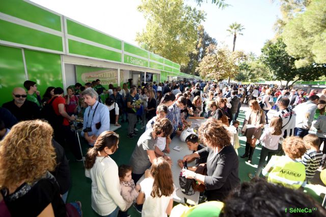 La UMU llena de ciencia divertida el Jardín del Malecón
