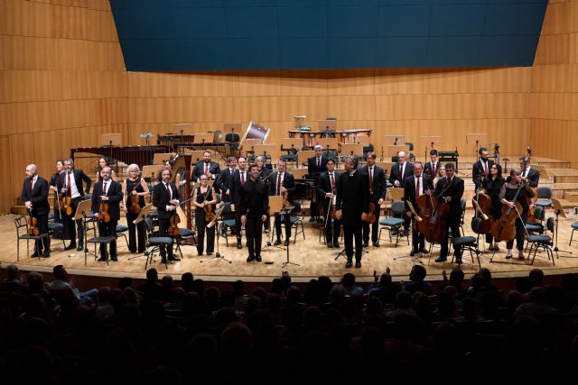 La Sinfónica de la Región de Murcia conquista al público con un extraordinario concierto junto a Pablo Barragán y Michal Nesterowicz