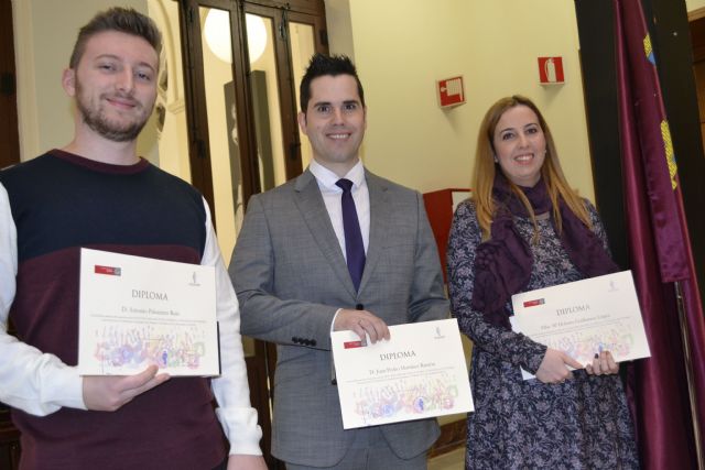 La UMU entrega los premios del 'II Concurso de tuits contra la Violencia de Género' con motivo del 25N