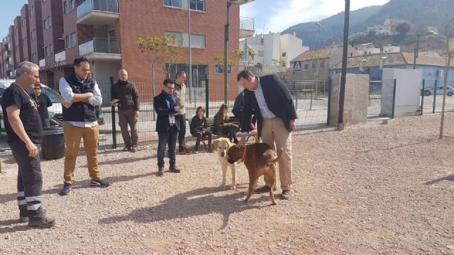 Algezares estrena zona de esparcimiento canino de 550 metros cuadrados