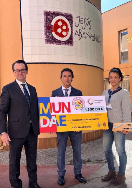 El Entierro de la Sardina muestra su lado más solidario con el comedor de Jesús Abandonado