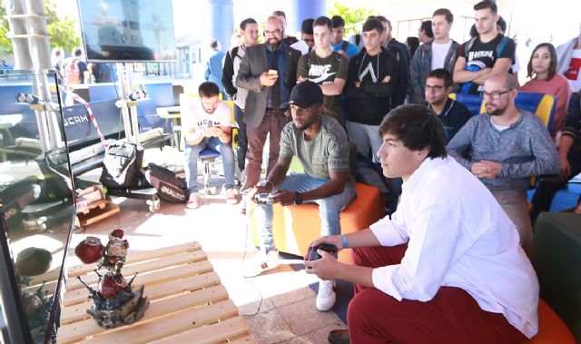 Mil raciones de paella en la bienvenida de la UCAM