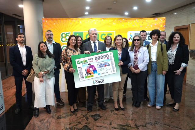 Política Social y Fundación ONCE facilitan que los mayores con discapacidad visual mejoren su autonomía en los centros residenciales