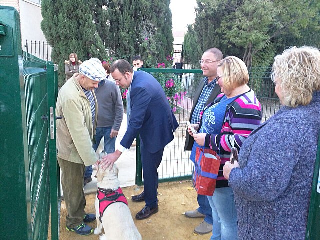 Llano de Brujas cuenta con dos nuevas zonas de esparcimiento canino de 2.000 metros cuadrados