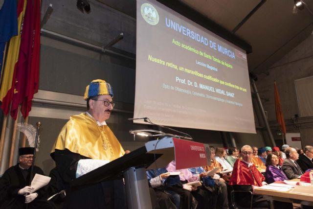 La Universidad de Murcia entrega la Medalla de Oro al exrector José Orihuela
