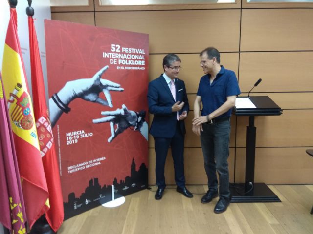 Nueve grupos colmarán de color y baile la LII edición del Festival Internacional de Folklore en el Mediterráneo