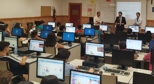 La UCAM y Telefónica forman a los futuros programadores e ingenieros