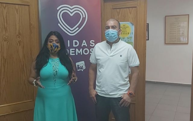 La diputada de la Asamblea de Ecuador Margarita Guerrero se interesa por la problemática laboral de los fijos-discontinuos de Mercamurcia