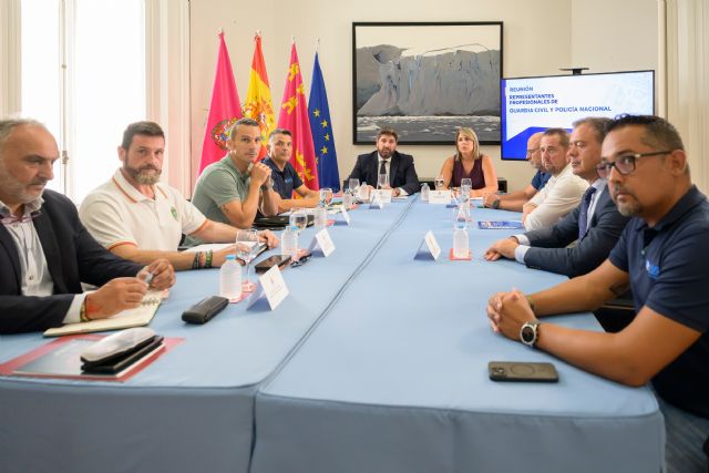 López Miras exige al Gobierno que active 'todos los medios necesarios, incluidos los militares' para frenar 'el descontrol' en las costas de la Región