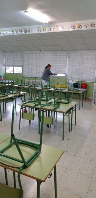 Educación aprovecha las vacaciones escolares para efectuar una limpieza de choque en todos los colegios