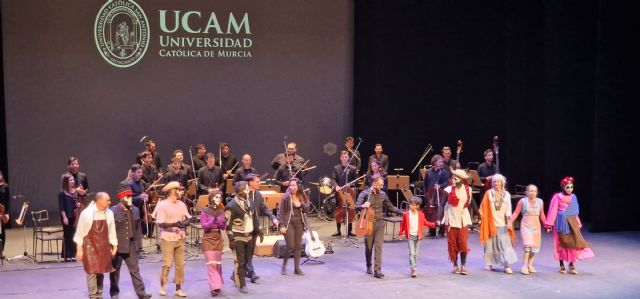 La Sinfónica de la UCAM llenó el Víctor Villegas con el espectáculo benéfico ´Coco´