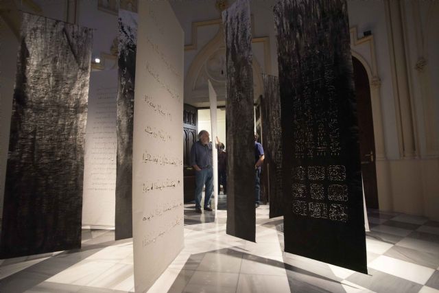 La UMU expone la obra de Luis Izquierdo en la sala Capilla del Rectorado