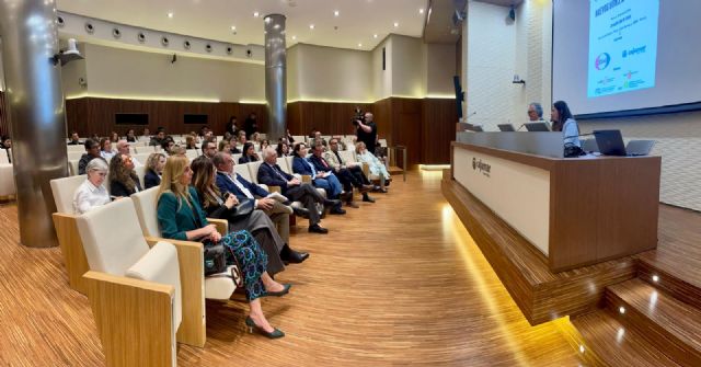Salud participa con diversos expertos en la jornada sobre Alzheimer del hospital HLA La Vega