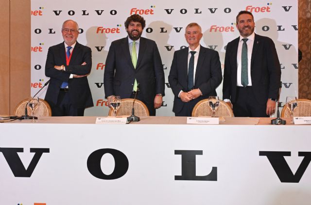 López Miras anuncia una campa&ntilde;a con Froet para atraer jóvenes al sector del transporte y cubrir la falta de conductores