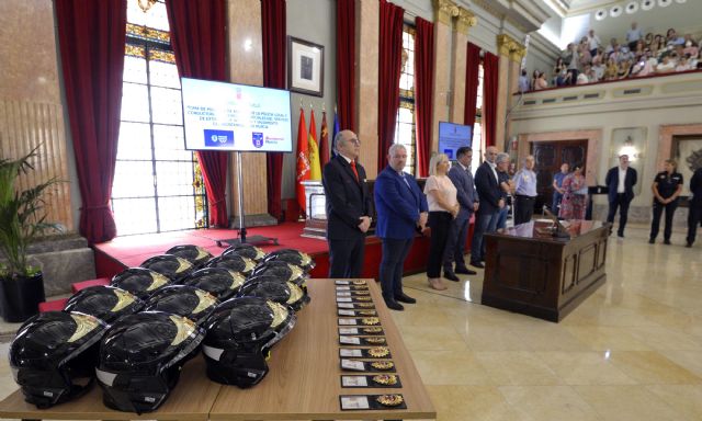 13 agentes y 14 conductores se incorporan a las plantillas de Policía Local y Bomberos