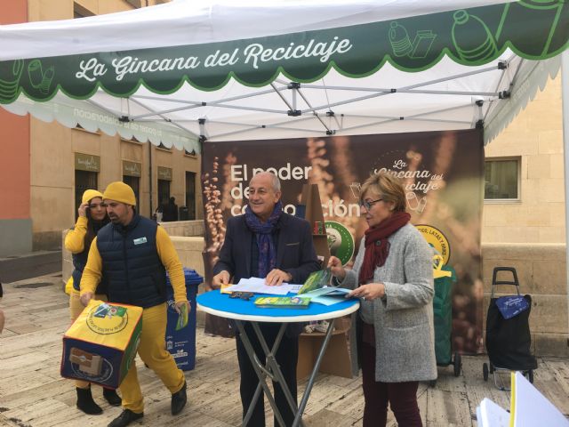 Una novedosa campaña que se desarrollará en los mercadillos semanales busca incrementar las cifras de reciclaje