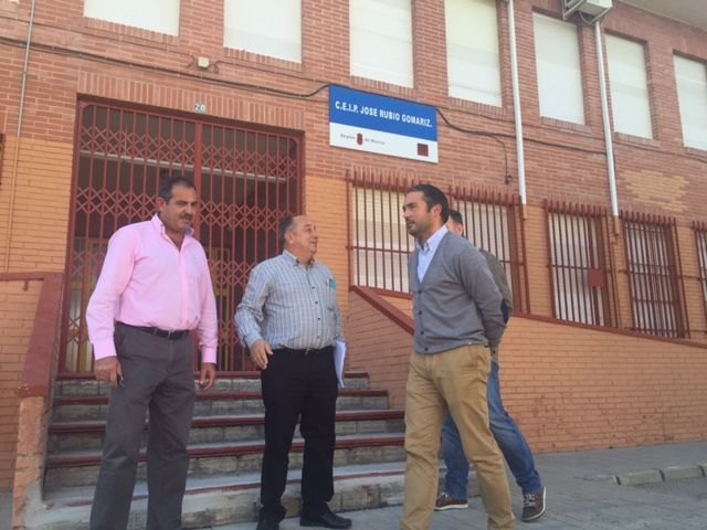 Educación invierte más de 60.000 euros en seguir acondicionando y reparando los colegios del municipio durante este otoño