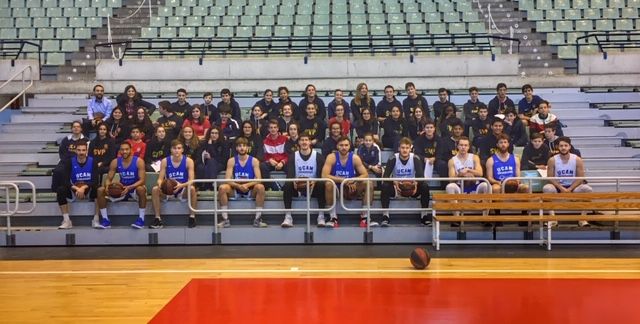 El Colegio San Vicente de Paul visita al UCAM Murcia CB