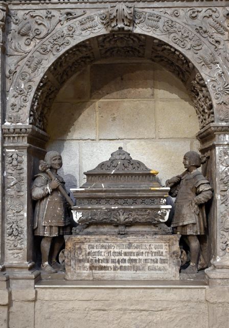 Murcia abre al público el proceso de restauración de la urna que guarda el corazón de Alfonso X El Sabio