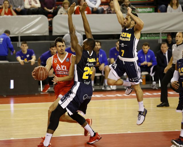 Un efectivo UCAM Murcia acaba con la maldición manresana