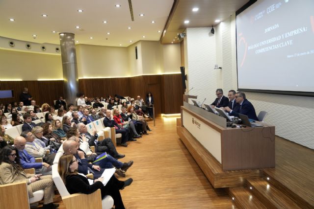 Cajamar y la Universidad de Murcia abordan los retos de la empleabilidad y el liderazgo digital en la era de la inteligencia artificial