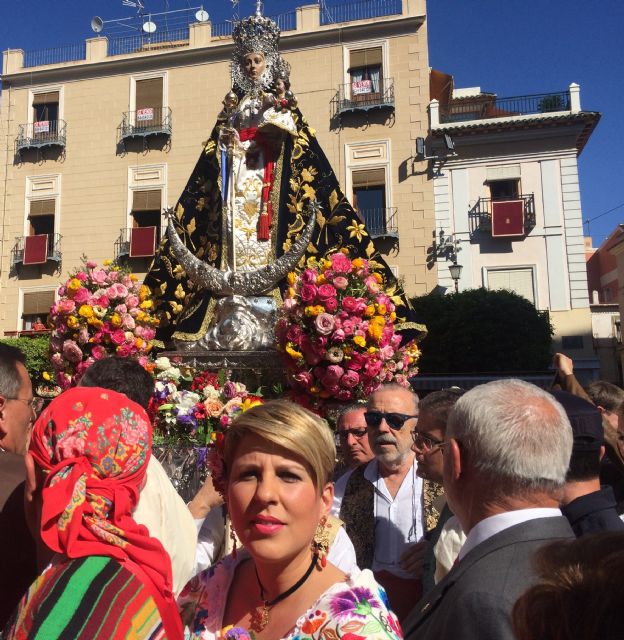 La consejera de Cultura asiste a la misa huertana