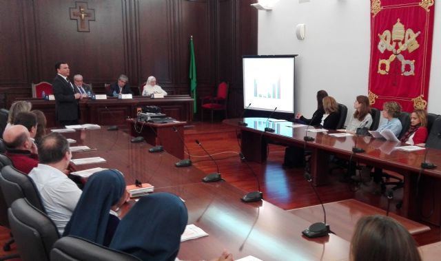 Más del 70% de los ancianos atendidos en residencias tiene dependencia funcional