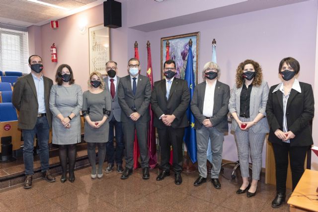 José Antonio Molina toma posesión como nuevo decano de la Facultad de Letras de la Universidad de Murcia