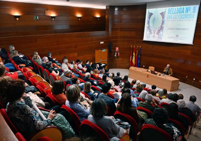 La conferencia 'Belluga n°5: una luz escondida' desvela los secretos ocultos de la fachada de la Casa de los dragones