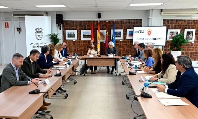 Murcia hace más segura y accesible la avenida del Progreso con nuevas aceras y una parada de autobús renovada