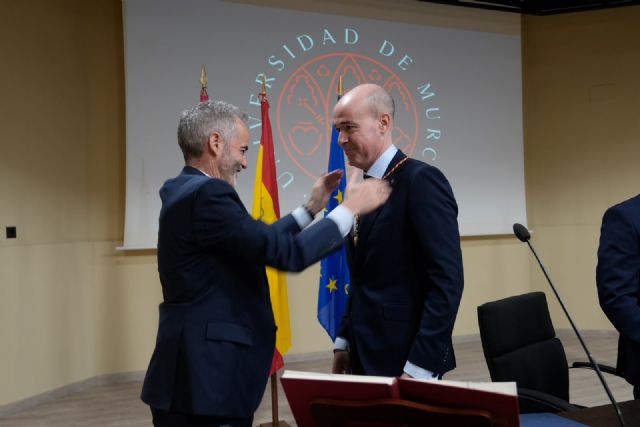 Ignacio González toma posesión como decano de la Facultad de Derecho de la UMU