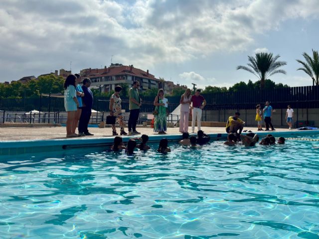 Más de 5.000 baños infantiles gracias a la coordinación entre Servicios Sociales y Deportes en las escuelas de verano de Murcia